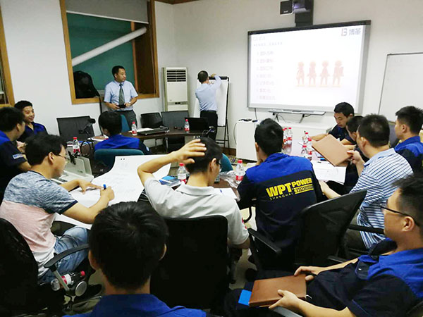 金牌班組長(zhǎng)培訓(xùn)授課現(xiàn)場(chǎng) 金牌班組長(zhǎng)培訓(xùn)授課現(xiàn)場(chǎng)